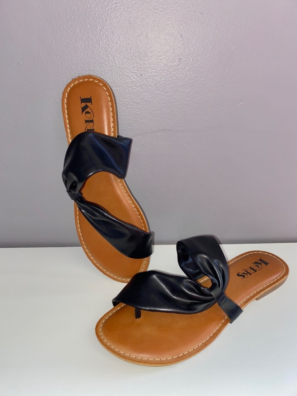 Size 8 KORKS Rachelle Black Faux Leather Toe-Post Slide Flat Sandal